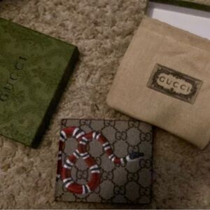 Gucci Men’s Wallet Comes With Gucci Box & Bag